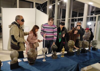 Asistiranje slepih u taktilnom doživljaju umetničkih dela