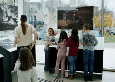 Inkluzivna radionica za mališane taktilna Izložba fotografija Nevidljivi svet (10)