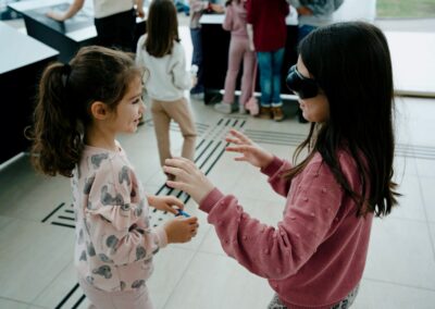 Inkluzivna radionica za mališane taktilna Izložba fotografija Nevidljivi svet (11)