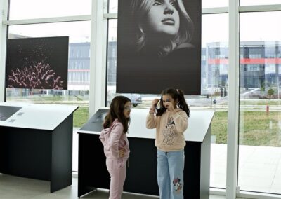 Inkluzivna radionica za mališane taktilna Izložba fotografija Nevidljivi svet (14)