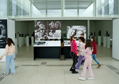 Inkluzivna radionica za mališane taktilna Izložba fotografija Nevidljivi svet (15)