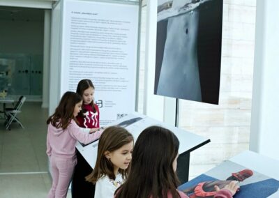 Inkluzivna radionica za mališane taktilna Izložba fotografija Nevidljivi svet