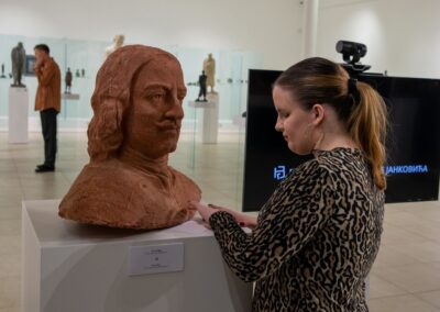 Izložba Zdravka Joksimovića legenda i kratki opis dela na Brajevom pismu (3)