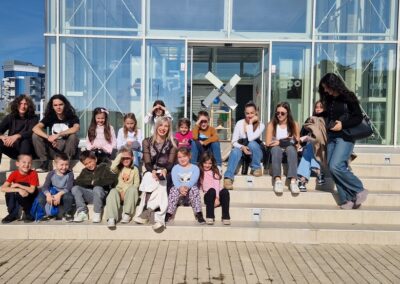 Modesty polaznici škole crtanja i slikanja